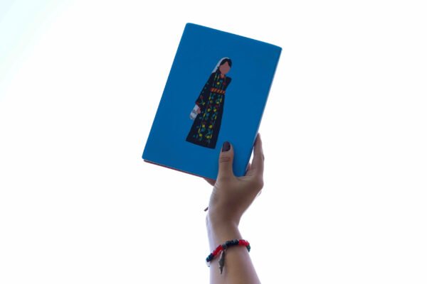 ⁦Hand painted thobe Blue Notebook⁩ - الصورة ⁦2⁩