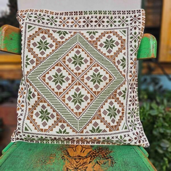 ⁦Green embroidered Cushions cases⁩ - الصورة ⁦2⁩