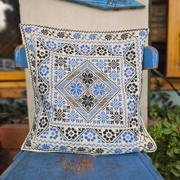 ⁦Blue Embroidered Cushion cases⁩ - الصورة ⁦2⁩