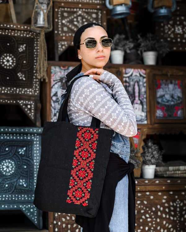 Tarwida tote of roots